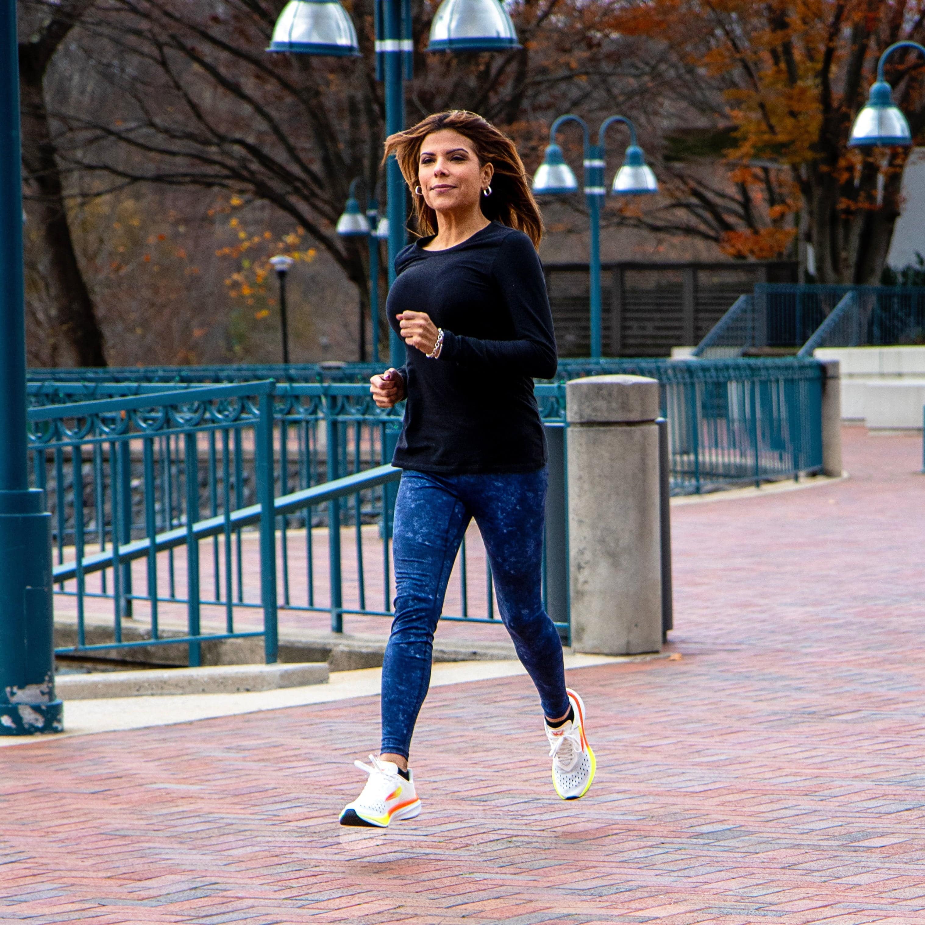 APUS White Women Running Shoe Swift Running