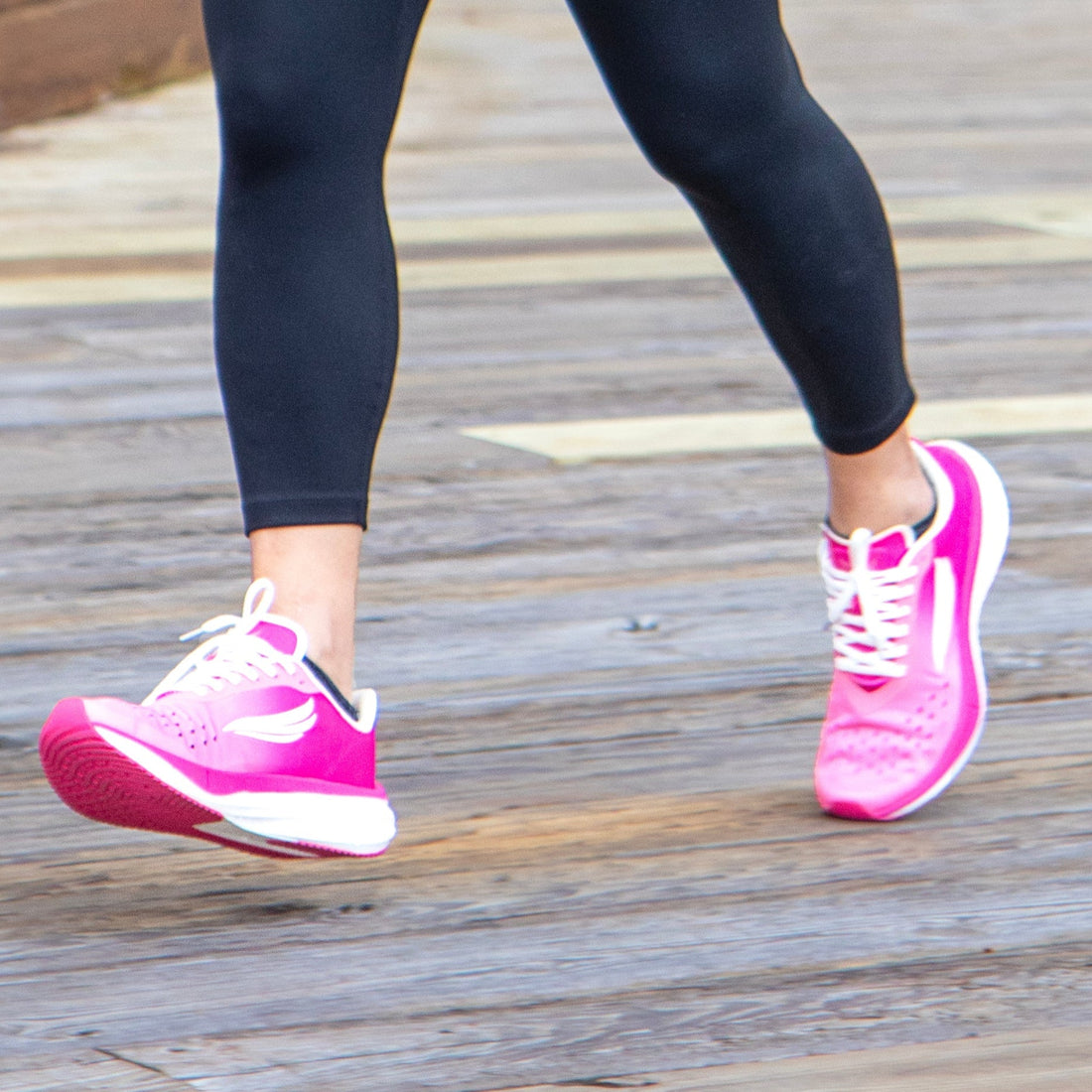 APUS Pink Women Running Shoe Swift Running